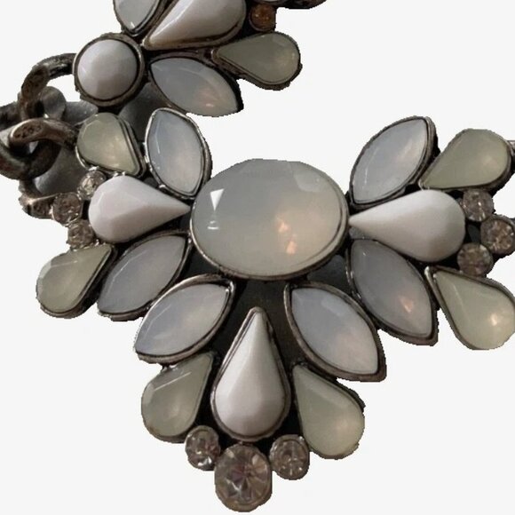 Preloved Y2k flower statement rhinestone silver tone chain necklace vintage - Picture 2 of 6